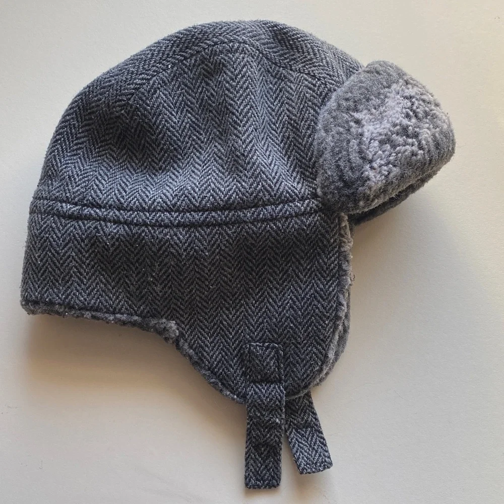 🏷️Old Navy Black and Gray Winter Hat